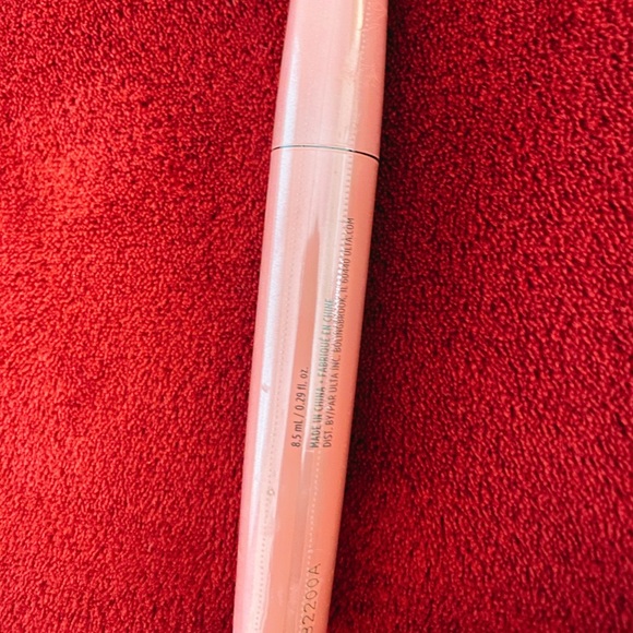 Ulta Beauty Maximum Lashes Mascara in Jet Black - Picture 4 of 8